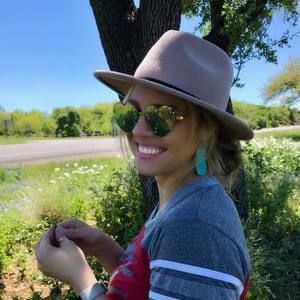 Meet your Posher, Lacey